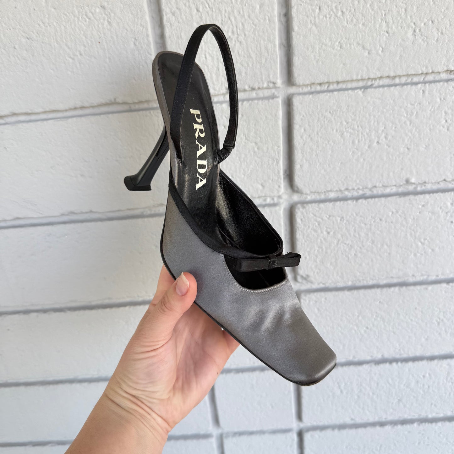 FW00 Grey Satin Prada Bow Slingback Mules - US 7.5