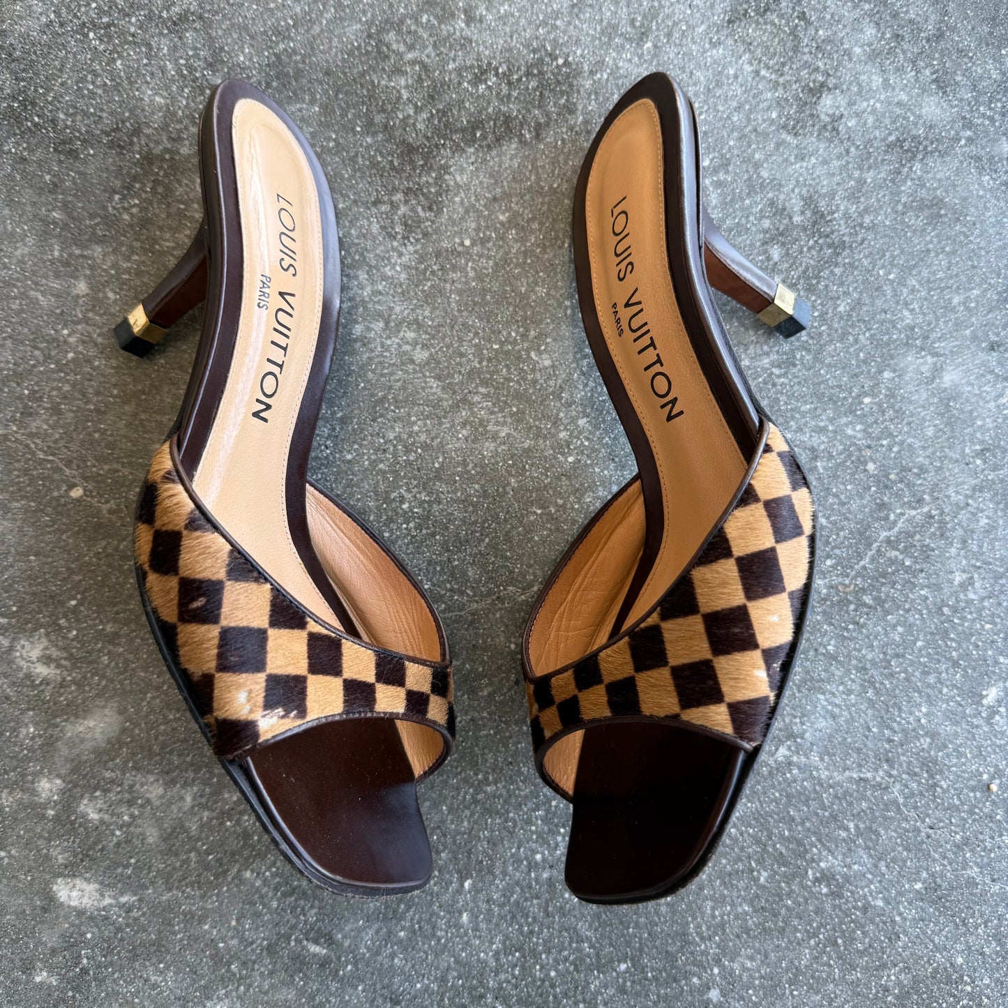 00s Louis Vuitton Damier Ponyhair Mules - US 6