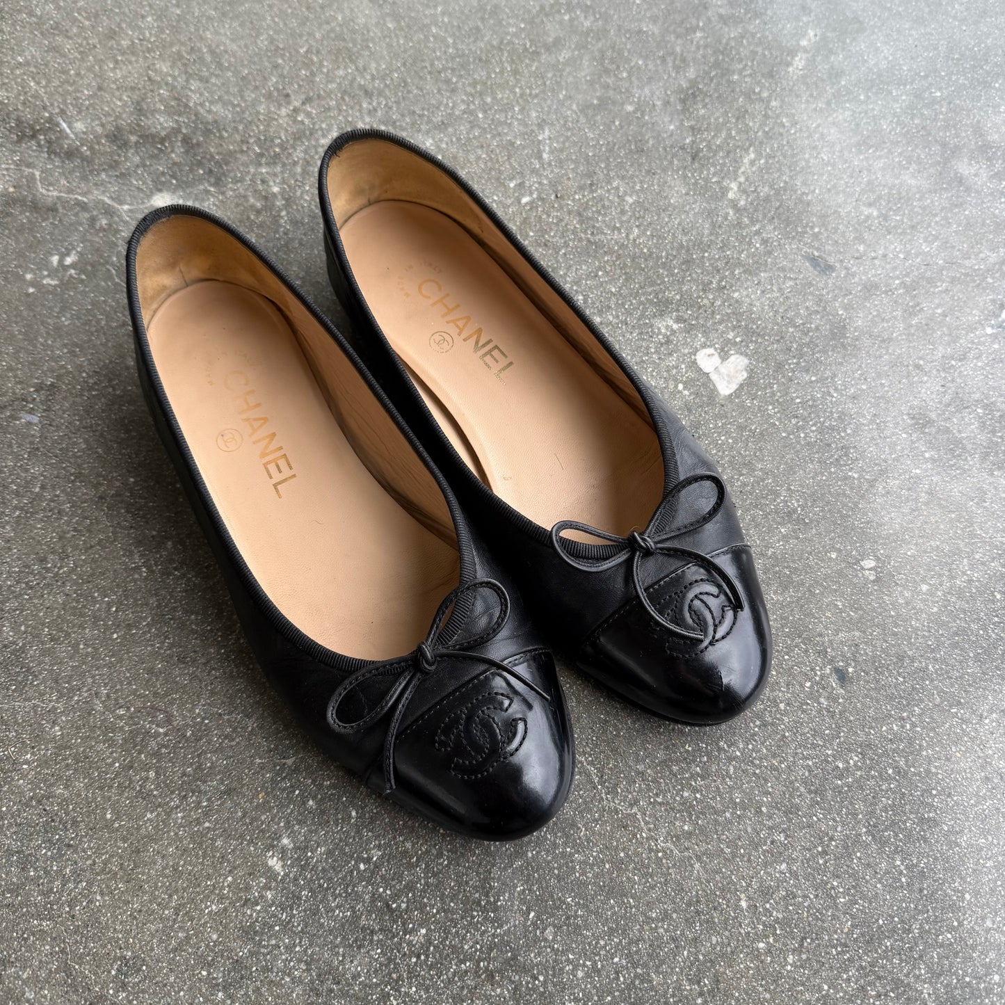 90s Chanel Black Leather Ballet Flats - US 6.5