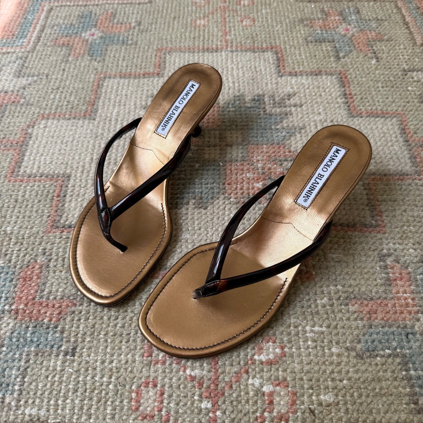 00s Manolo Blahnik Tortoise Thong Sandals - US 5.5