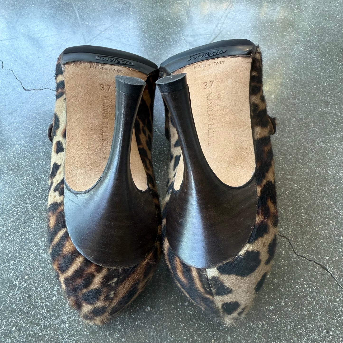 00s Manolo Blahnik Leopard Mary Janes - US 6.5