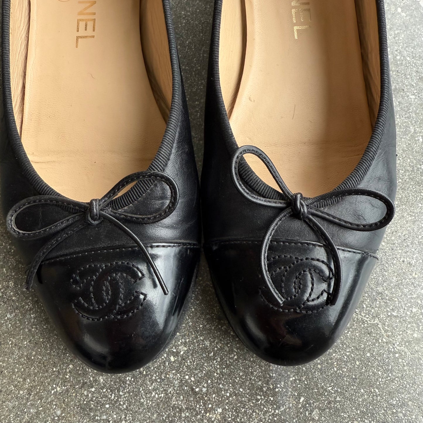 90s Chanel Black Leather Ballet Flats - US 6.5