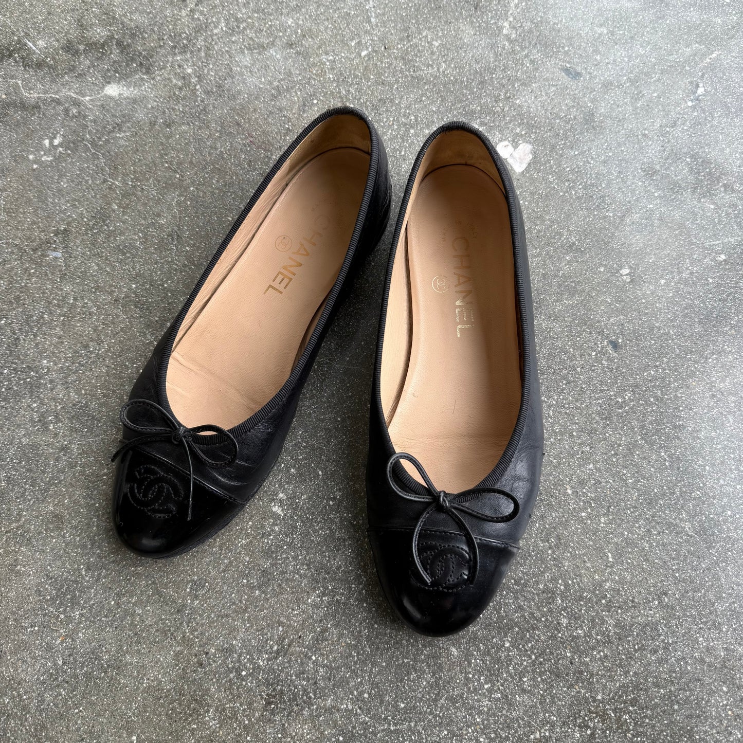 90s Chanel Black Leather Ballet Flats - US 6.5