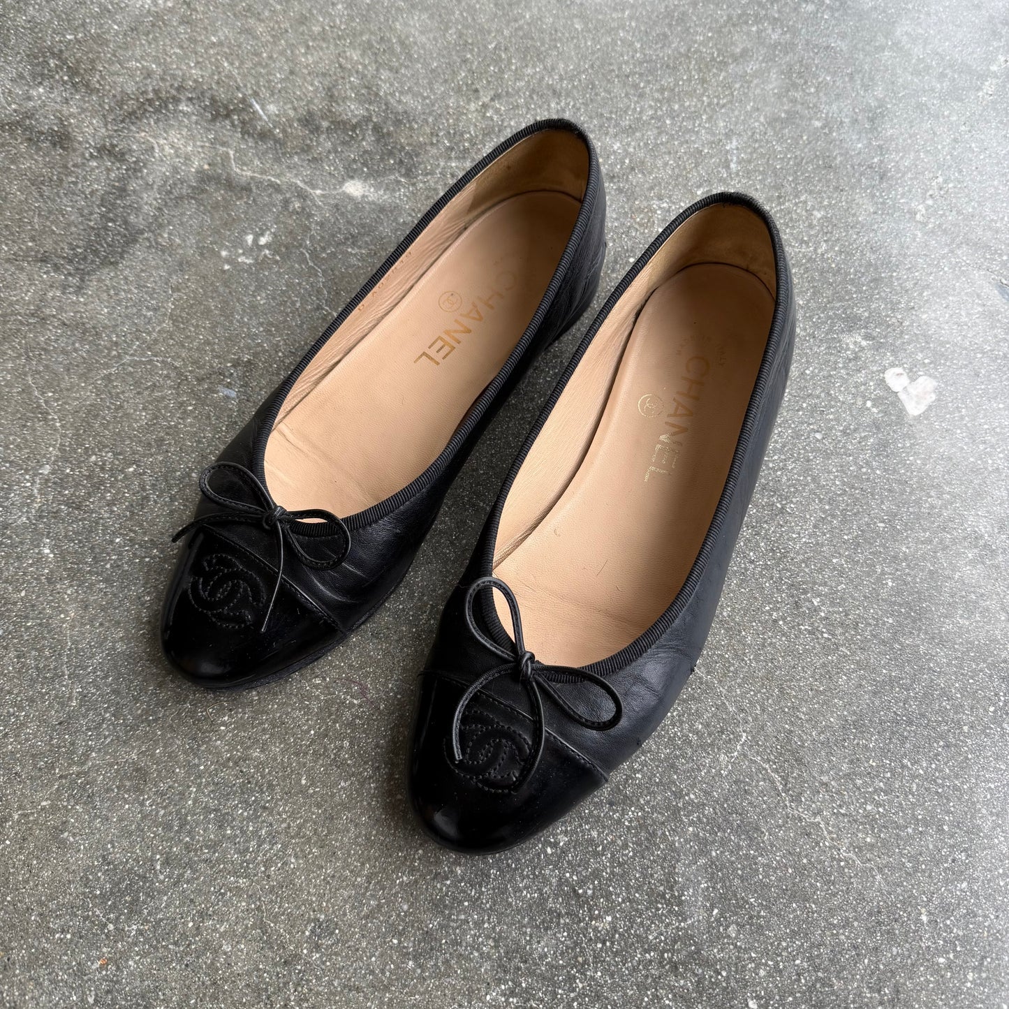 90s Chanel Black Leather Ballet Flats - US 6.5