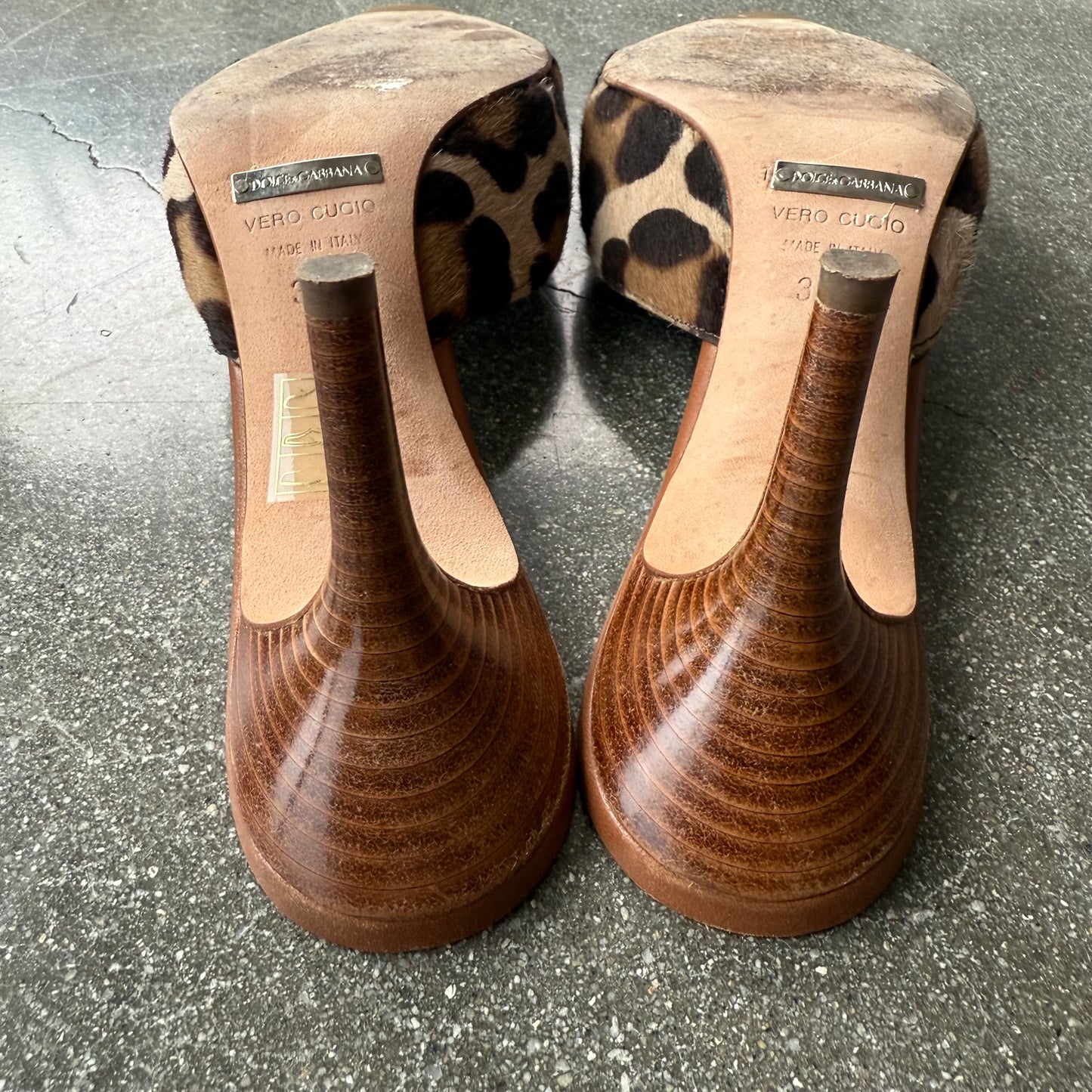 00s Dolce & Gabbana Leopard Print Ponyhair Mules - US 7.5