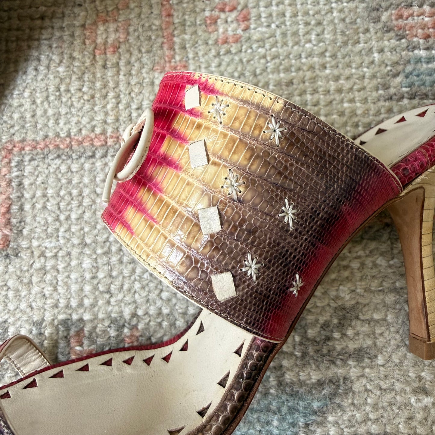 00s Manolo Blahnik Lizard Bow Sandals - US 6-6.5