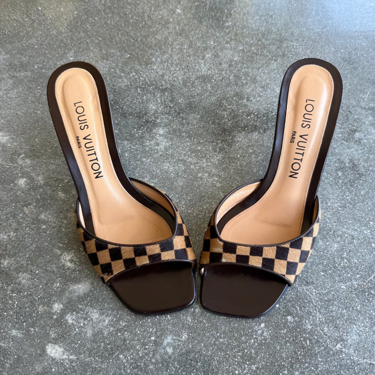 00s Louis Vuitton Damier Ponyhair Mules - US 6