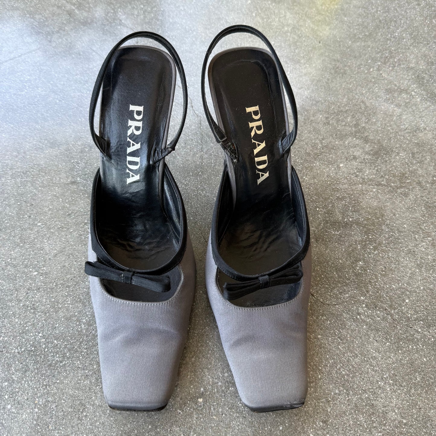 FW00 Grey Satin Prada Bow Slingback Mules - US 7.5
