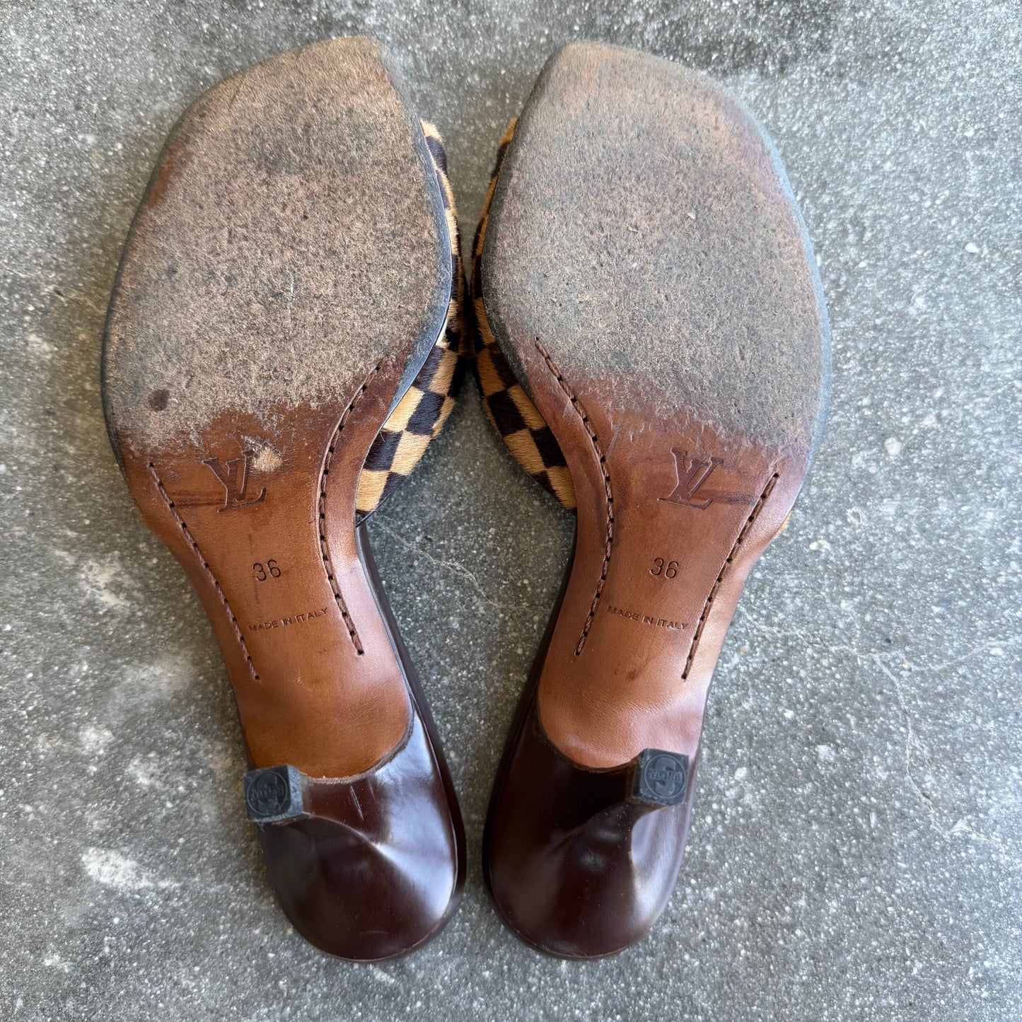 00s Louis Vuitton Damier Ponyhair Mules - US 6