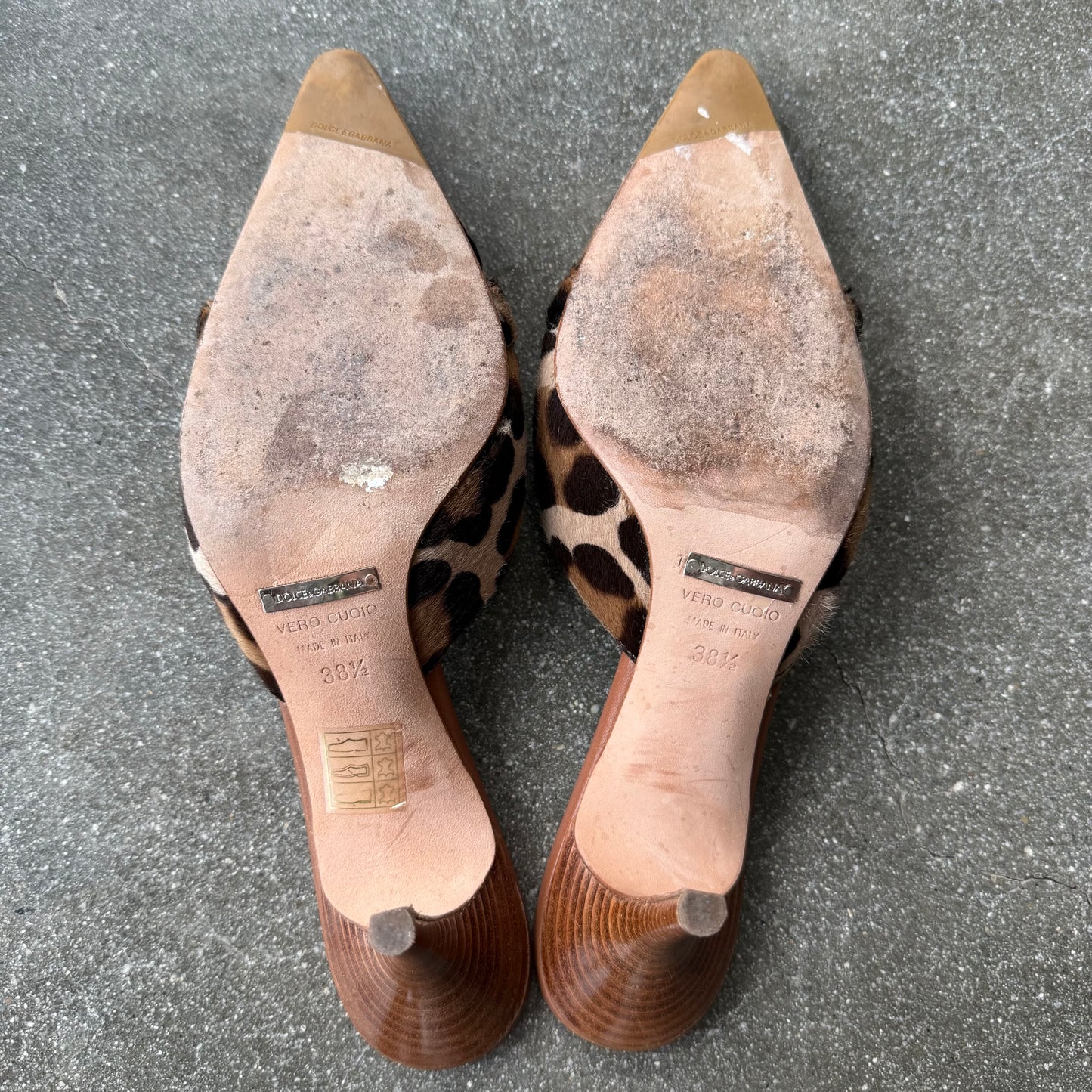 00s Dolce & Gabbana Leopard Print Ponyhair Mules - US 7.5