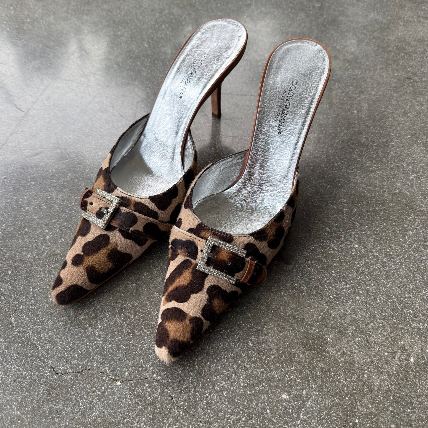 00s Dolce & Gabbana Leopard Print Ponyhair Mules - US 7.5