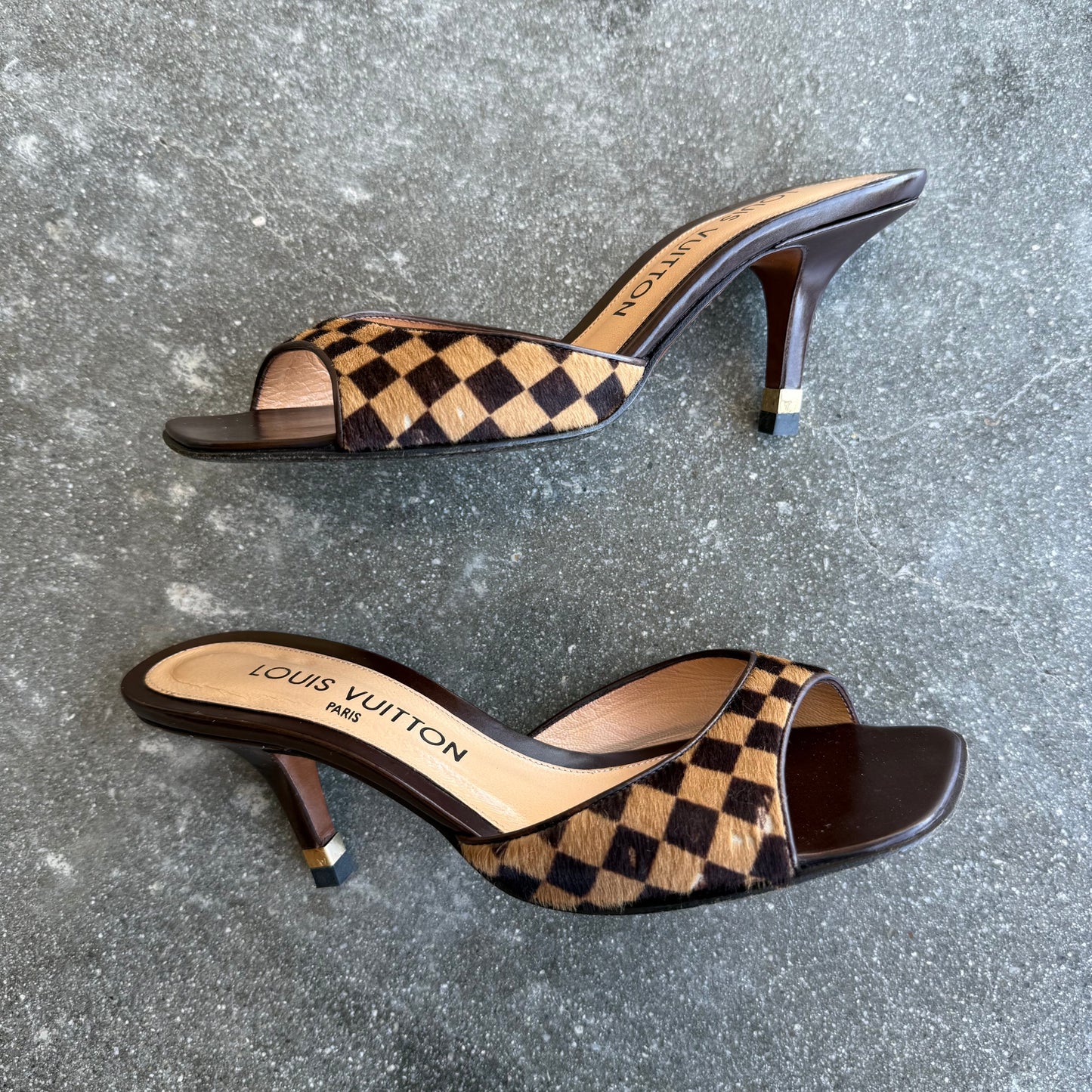 00s Louis Vuitton Damier Ponyhair Mules - US 6