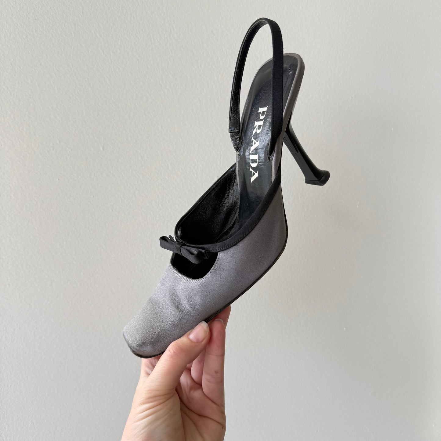 FW00 Grey Satin Prada Bow Slingback Mules - US 7.5