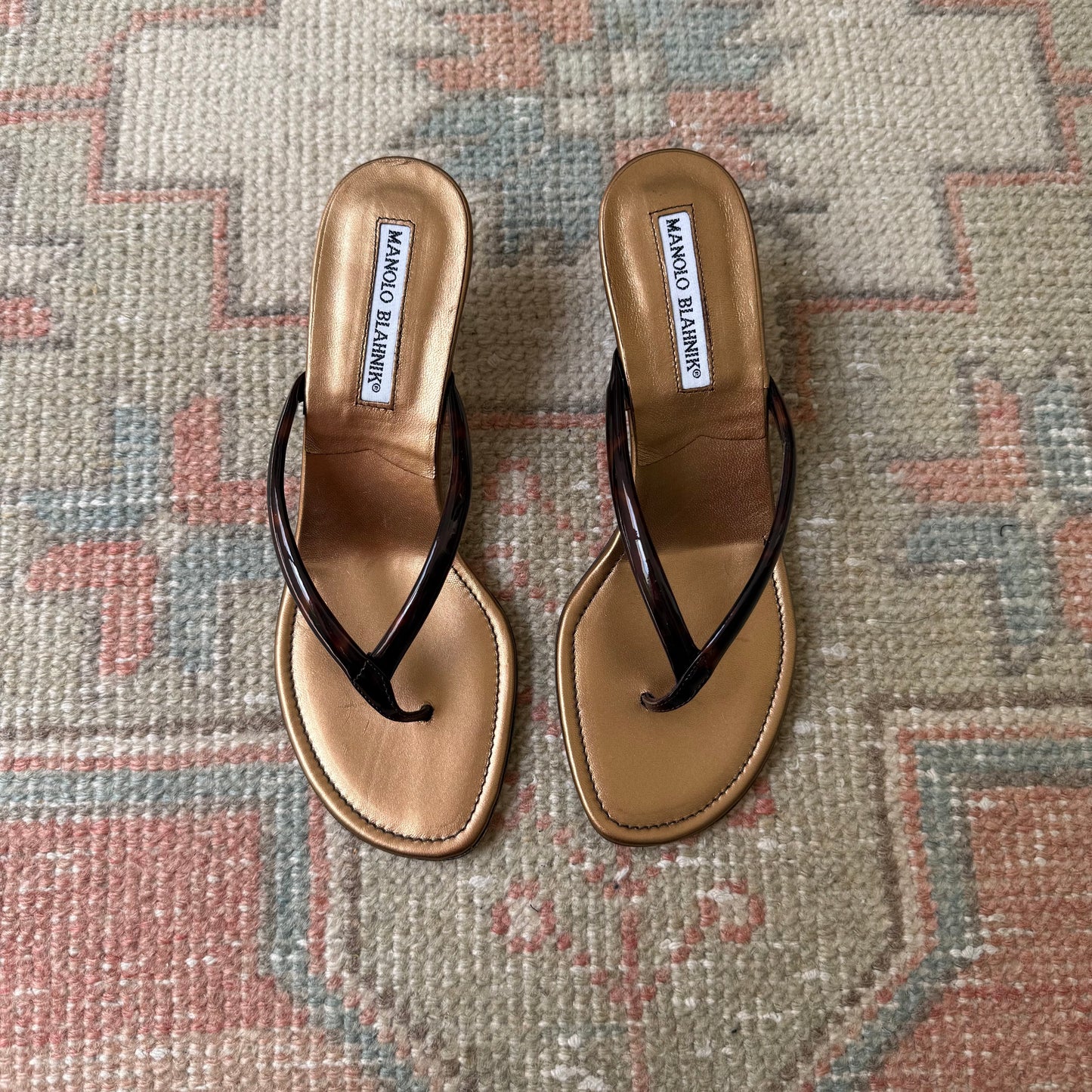 00s Manolo Blahnik Tortoise Thong Sandals - US 5.5