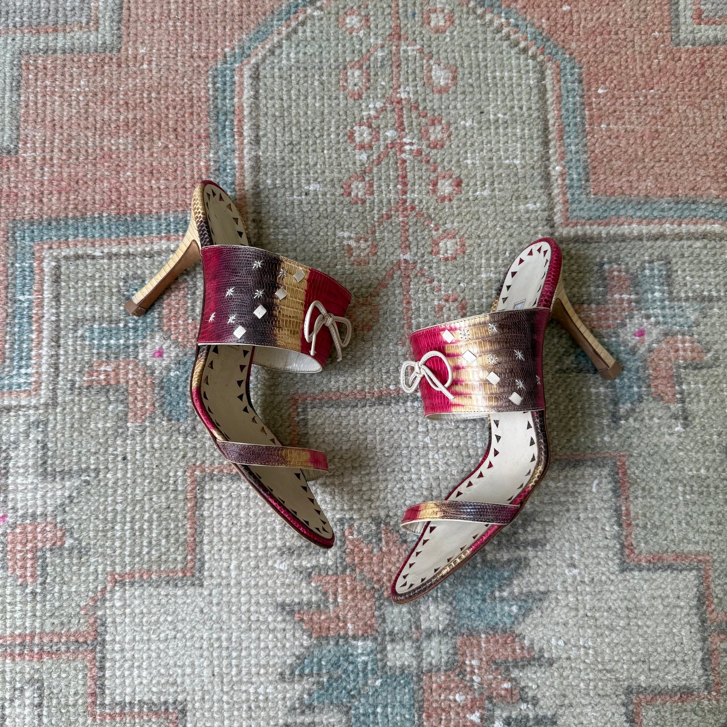 00s Manolo Blahnik Lizard Bow Sandals - US 6-6.5