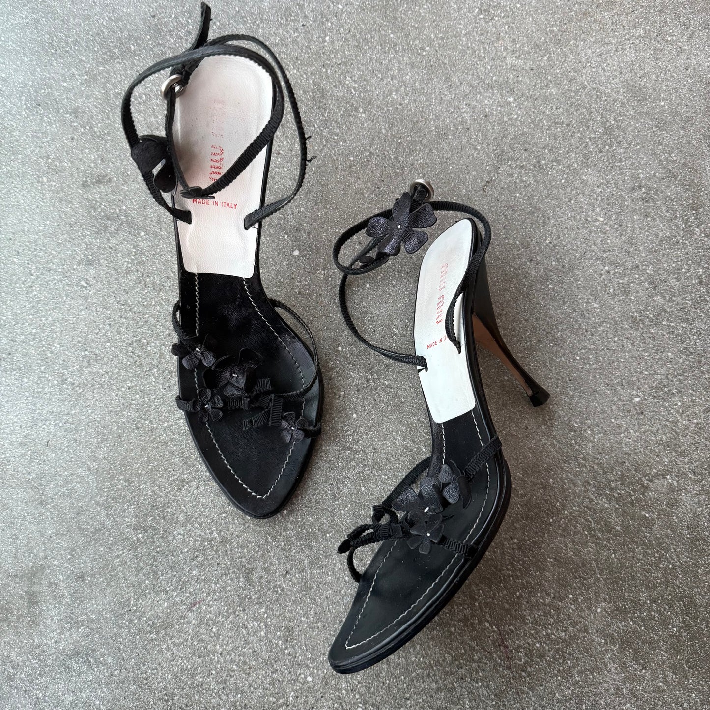 2003 miu miu Black Leather Floral Sandals - US 8-8.5