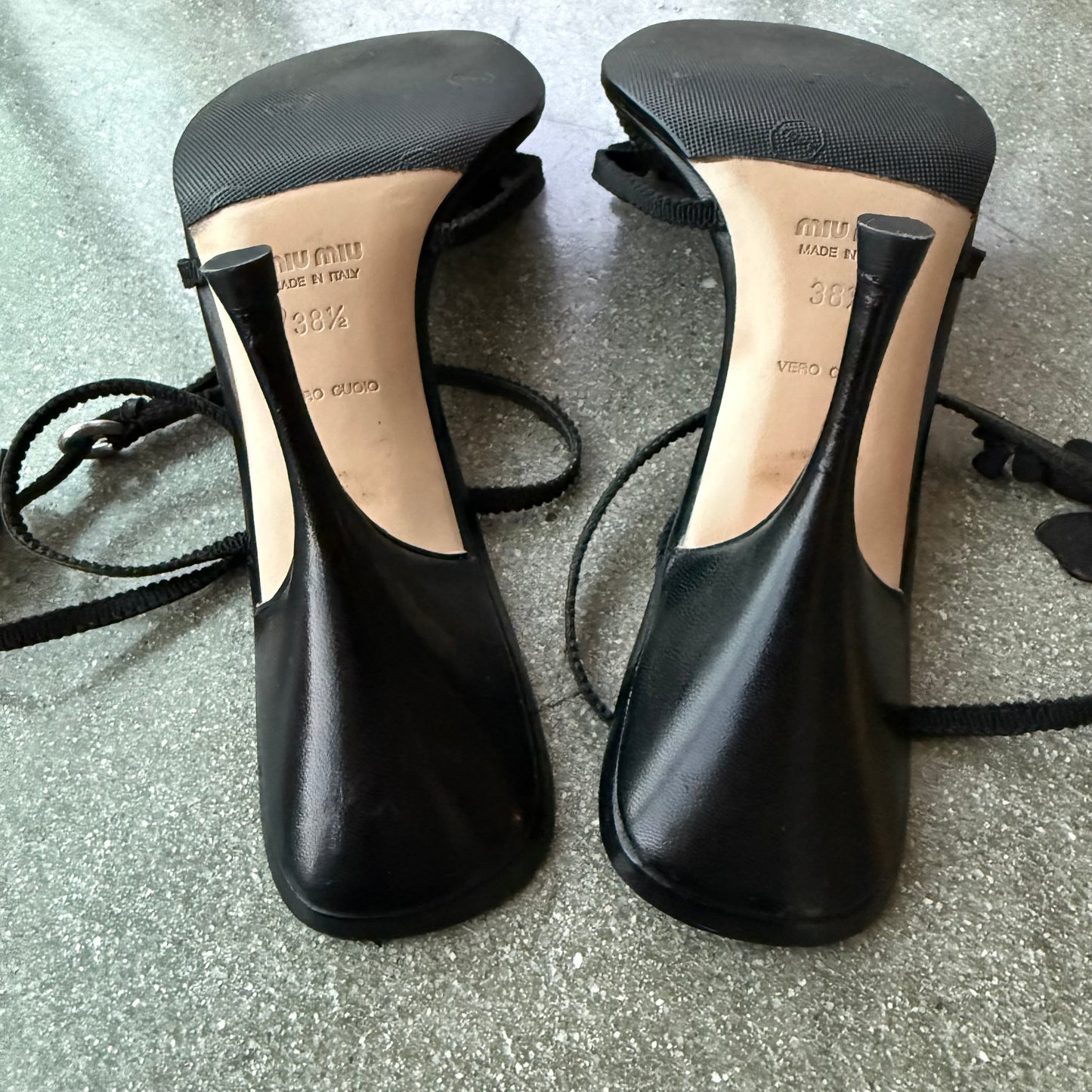 2003 miu miu Black Leather Floral Sandals - US 8-8.5