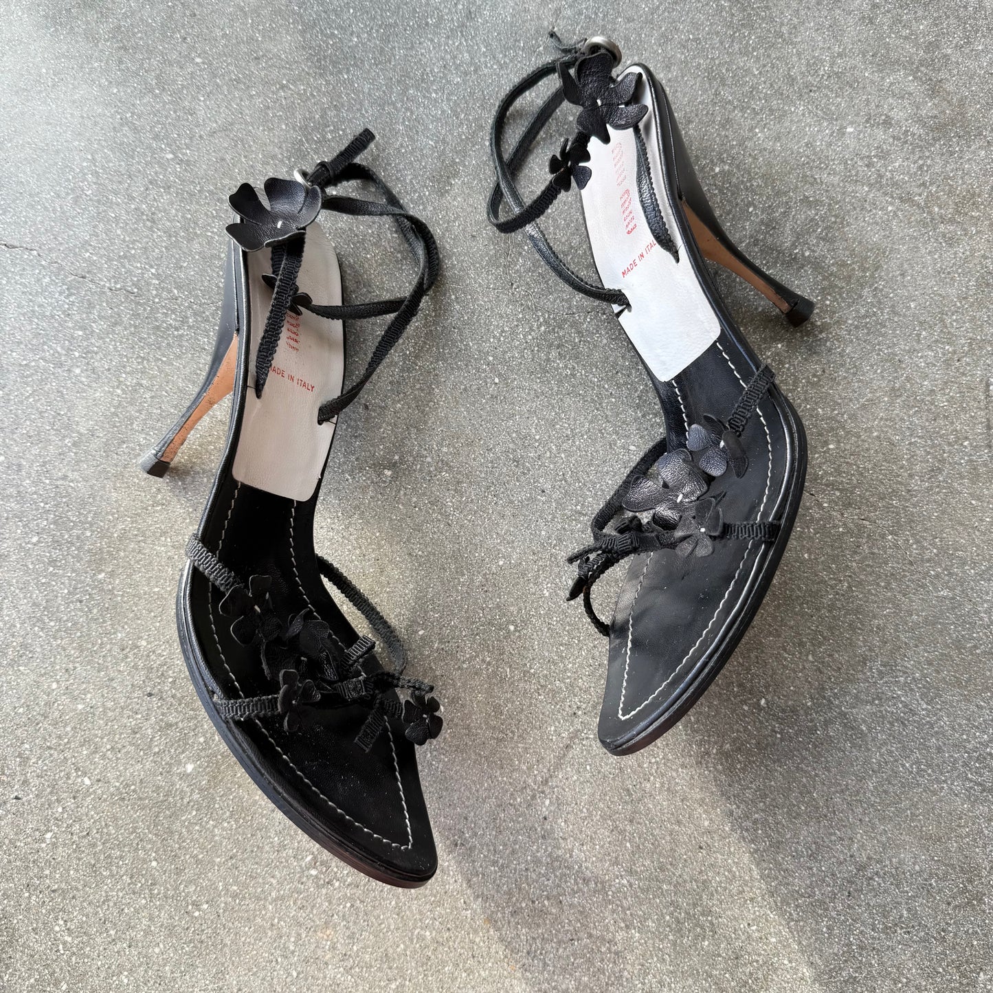 2003 miu miu Black Leather Floral Sandals - US 8-8.5