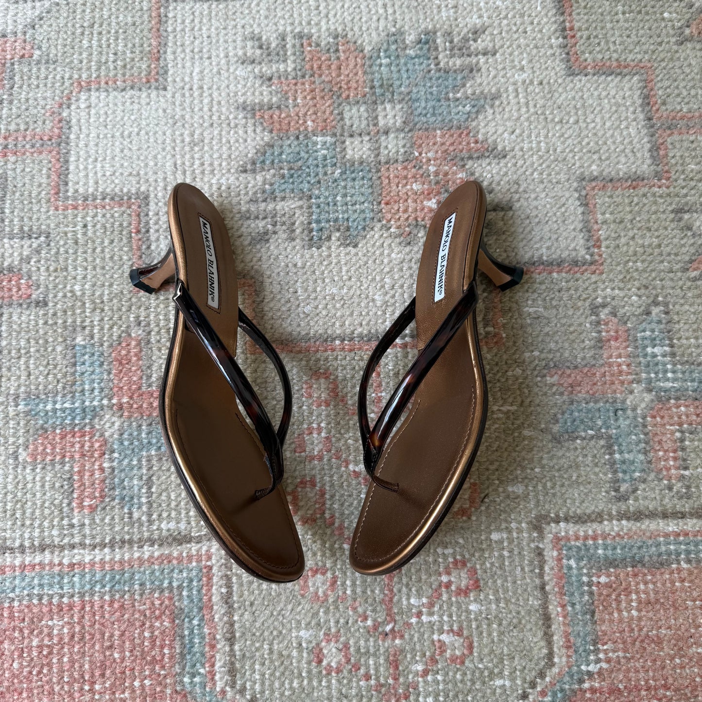 00s Manolo Blahnik Tortoise Thong Sandals - US 5.5