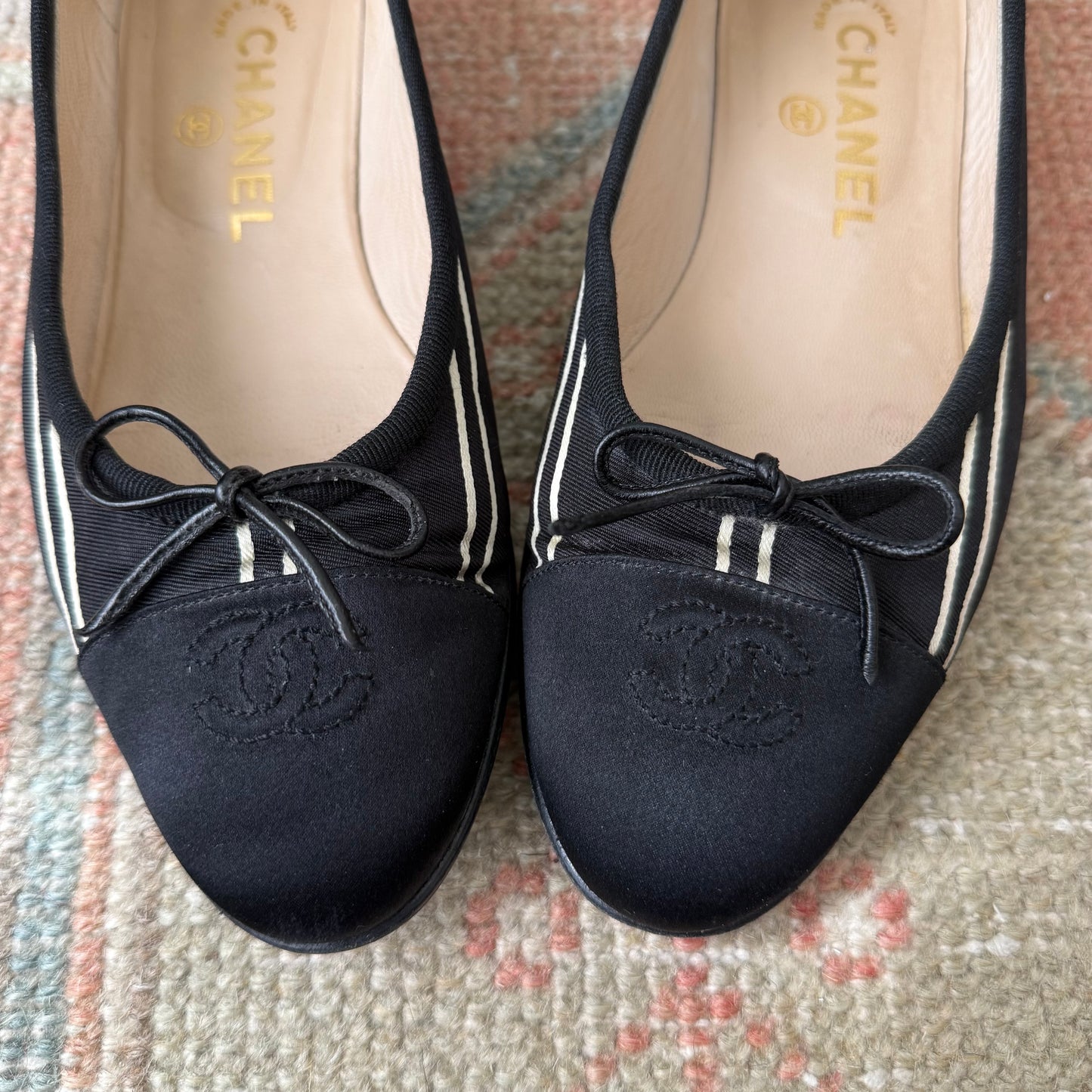 00s Chanel Black + White Silk Ballet Flats - US 6.5