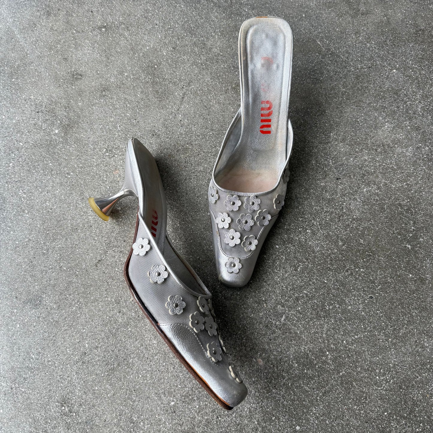 S/S1999 miu miu Silver Leather Floral Mules - US 8.5