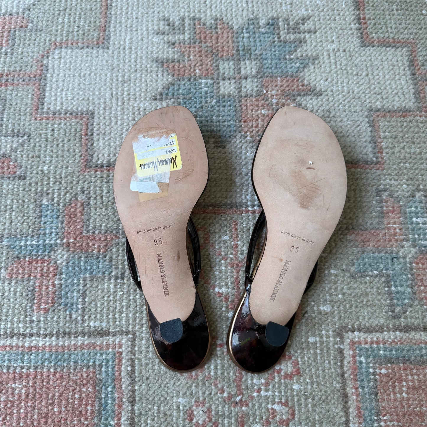 00s Manolo Blahnik Tortoise Thong Sandals - US 5.5