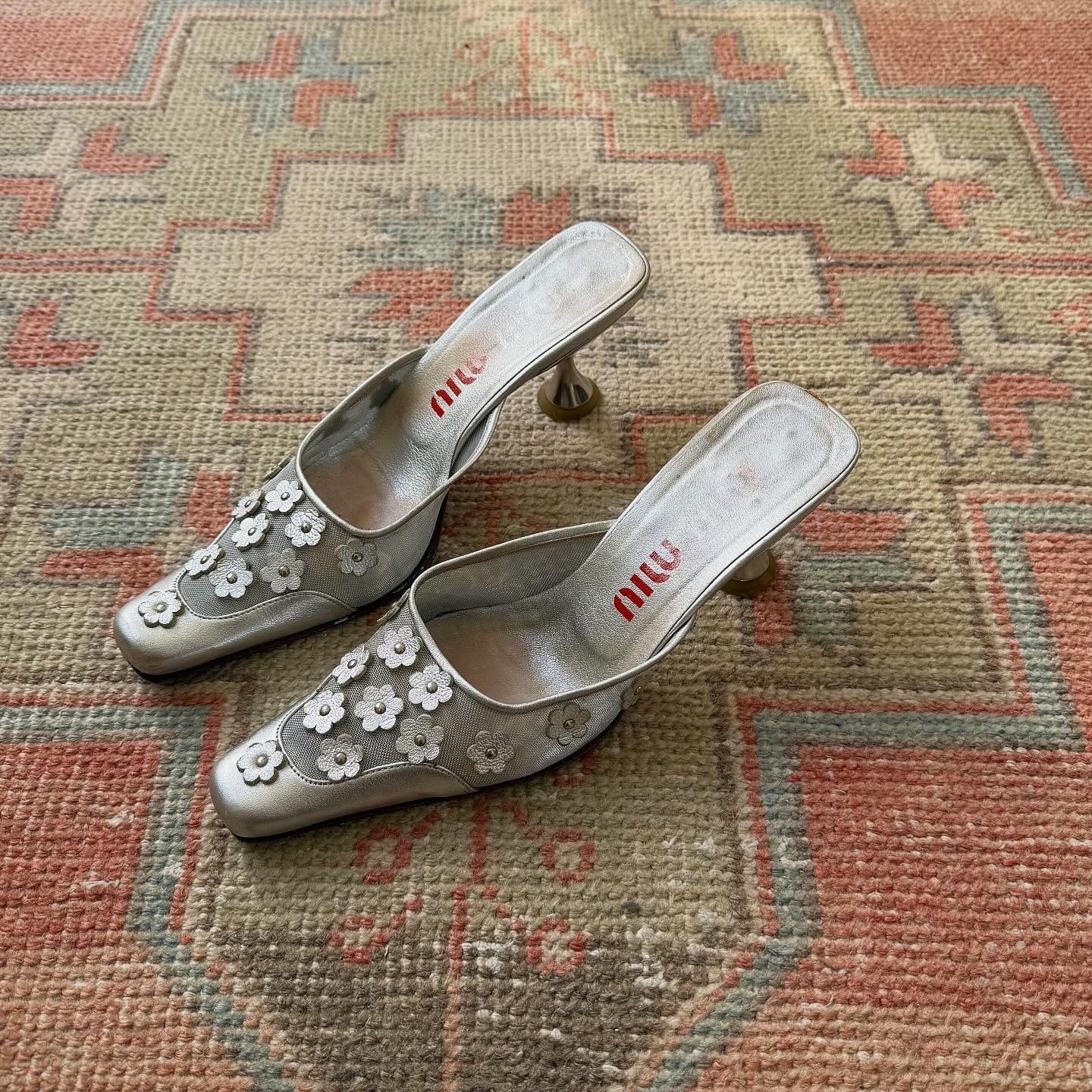 S/S1999 miu miu Silver Leather Floral Mules - US 8.5