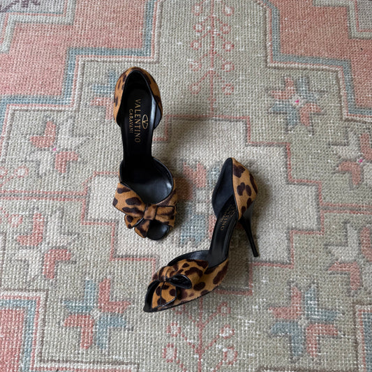 2003 Valentino Cheetah Bow D’Orsay Heels - US 8.5
