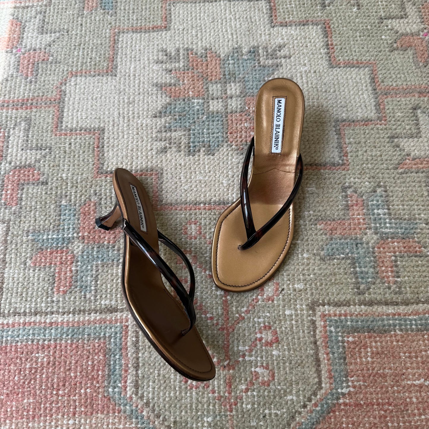 00s Manolo Blahnik Tortoise Thong Sandals - US 5.5