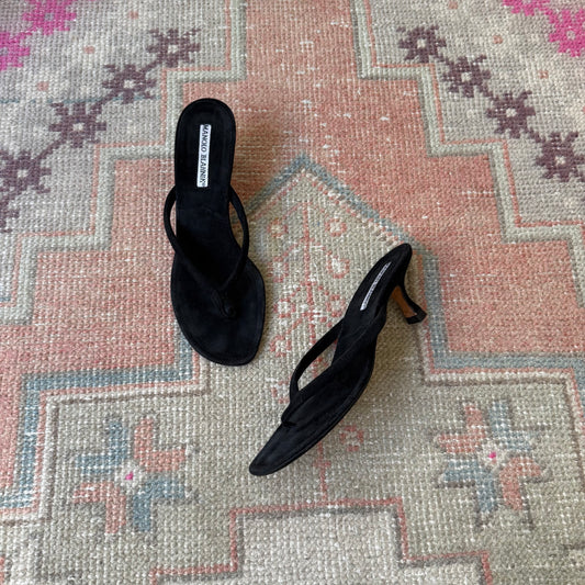 Y2K Manolo Blahnik Black Suede Thong Sandals - US 6