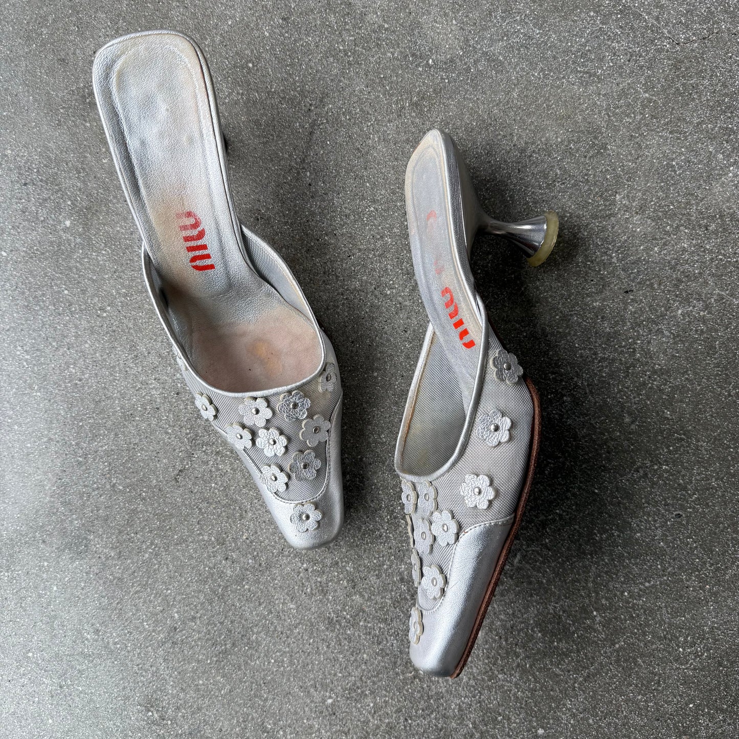 S/S1999 miu miu Silver Leather Floral Mules - US 8.5