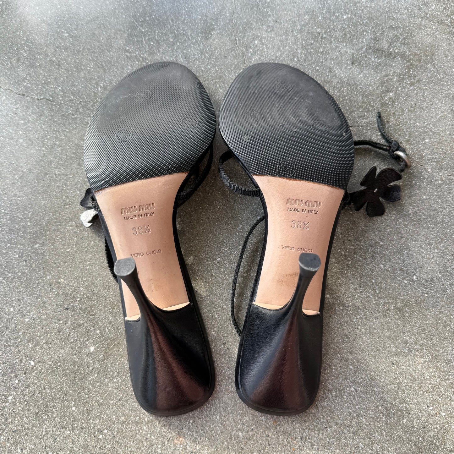 2003 miu miu Black Leather Floral Sandals - US 8-8.5