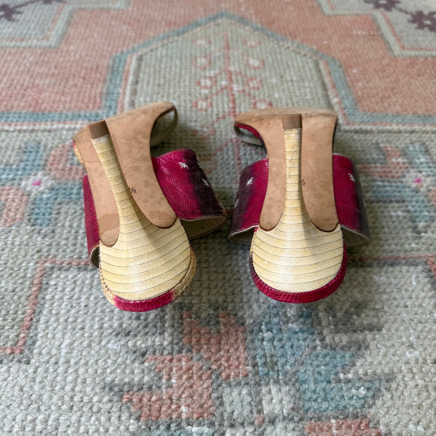 00s Manolo Blahnik Lizard Bow Sandals - US 6-6.5