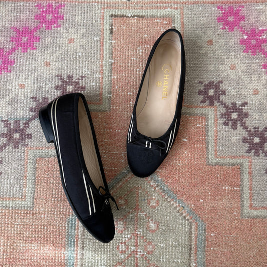 00s Chanel Black + White Silk Ballet Flats - US 6.5