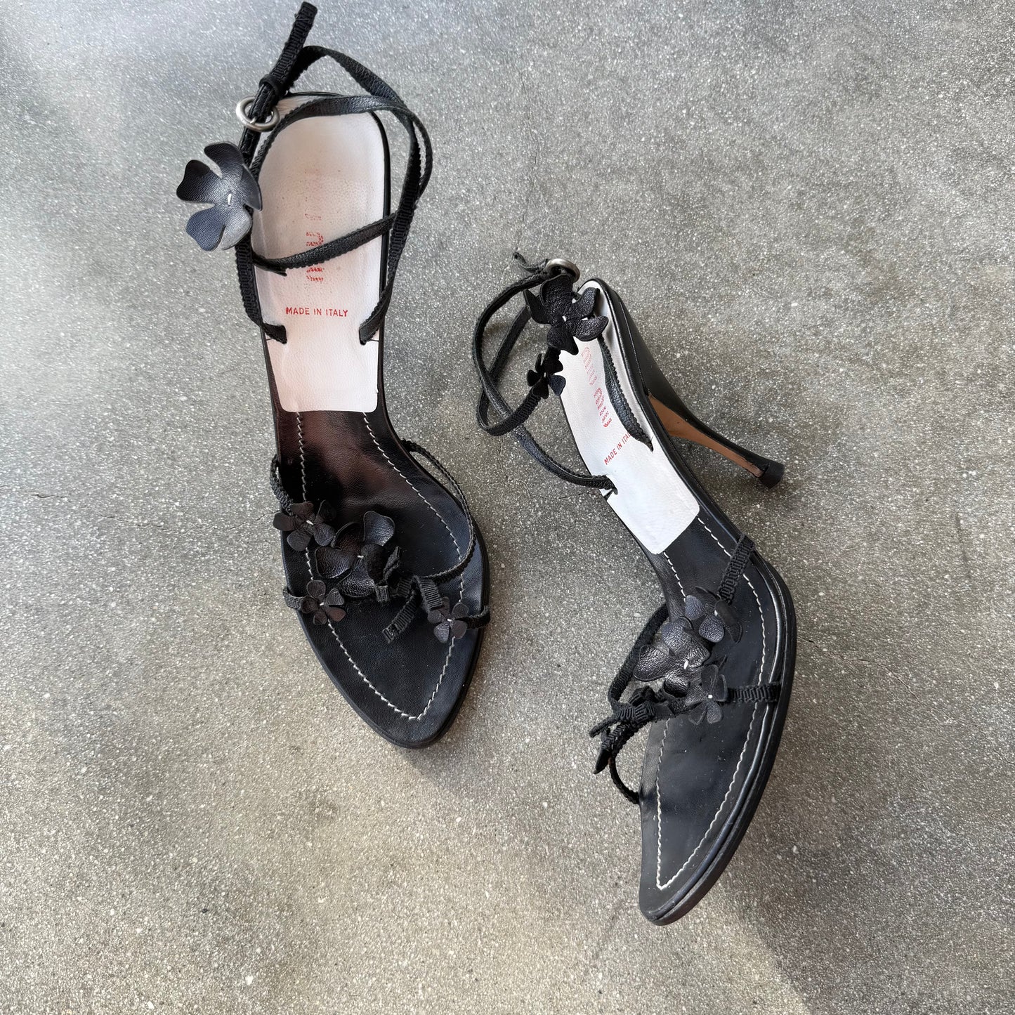 2003 miu miu Black Leather Floral Sandals - US 8-8.5
