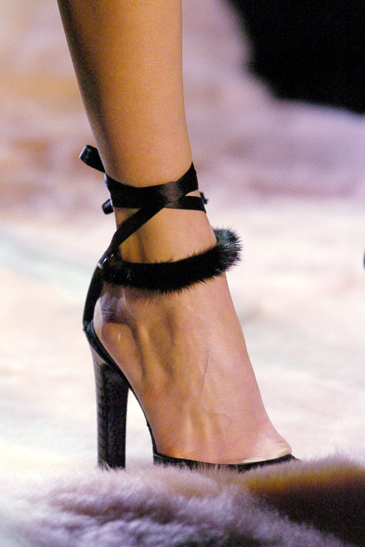 F/W2004 Tom Ford Gucci Purple Mink Pumps - US 9-9.5