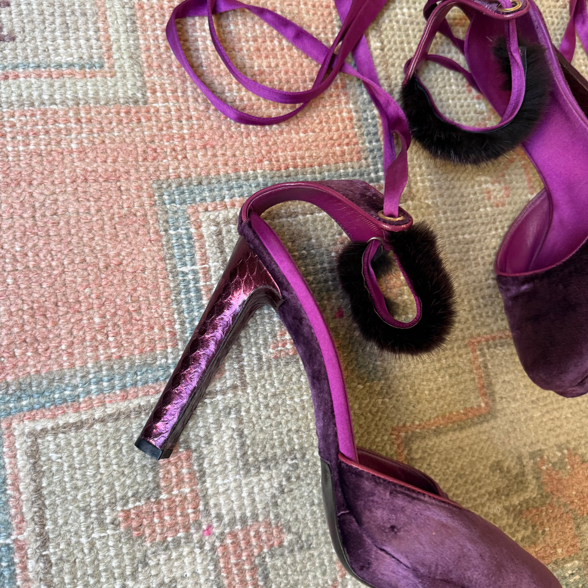 F/W2004 Tom Ford Gucci Purple Mink Pumps - US 9-9.5