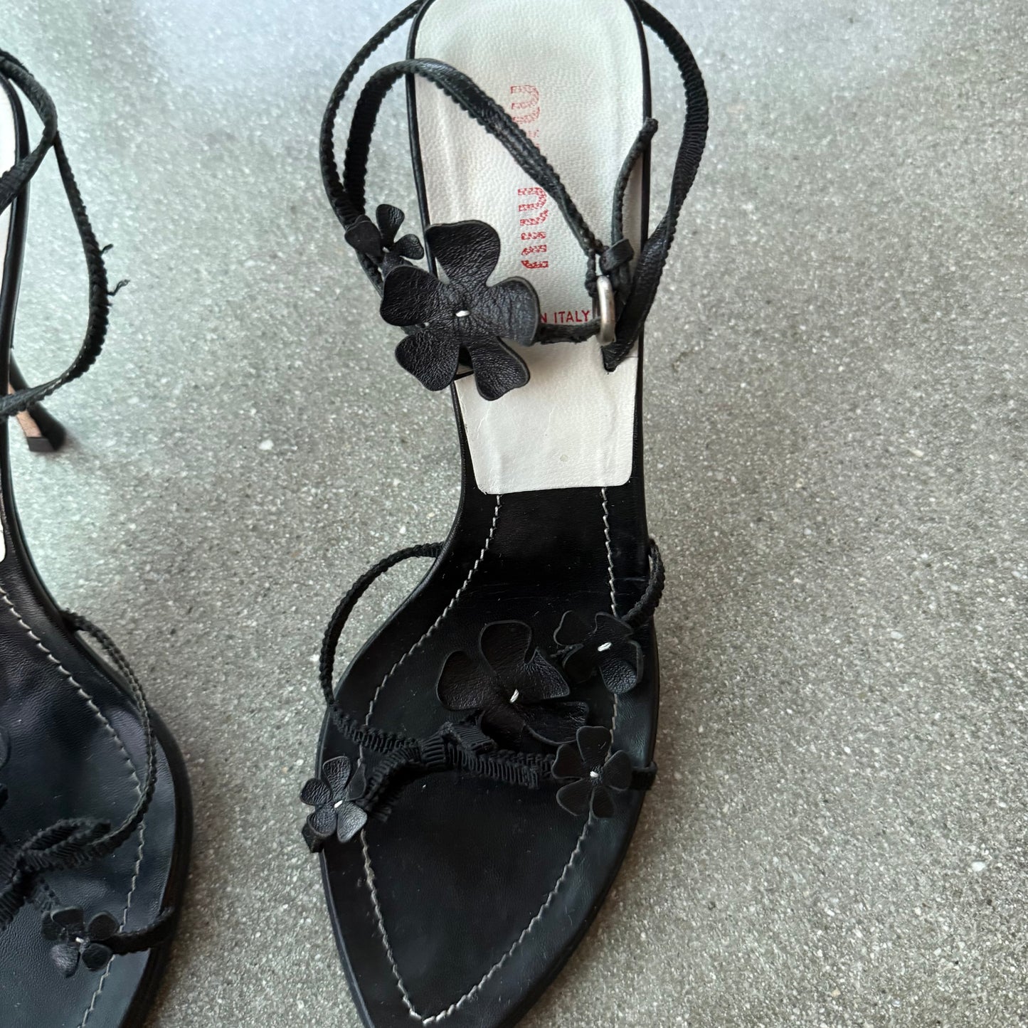 2003 miu miu Black Leather Floral Sandals - US 8-8.5