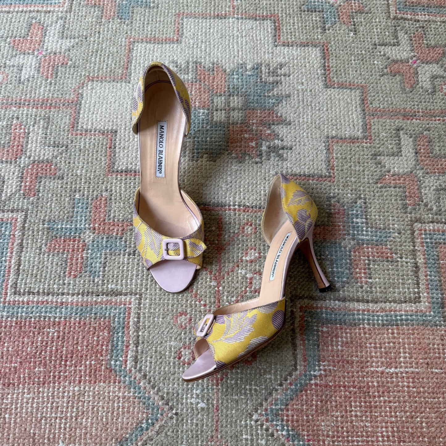 00s Manolo Blahnik Cherry D’Orsay Heels - US 7